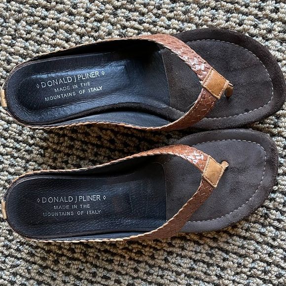 Donald J Pliner Sandals made in the mountains of Italy! - Picture 5 of 7